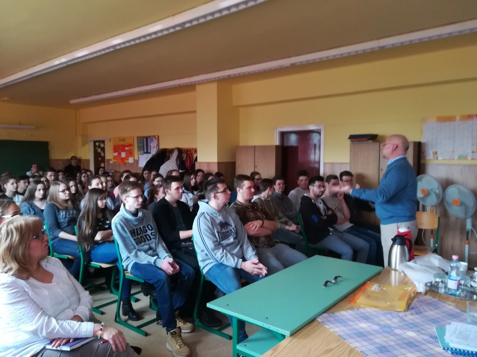 „Dumáljuk meg!”- Szóbeli nyelvvizsga felkészítők a Vasváriban
