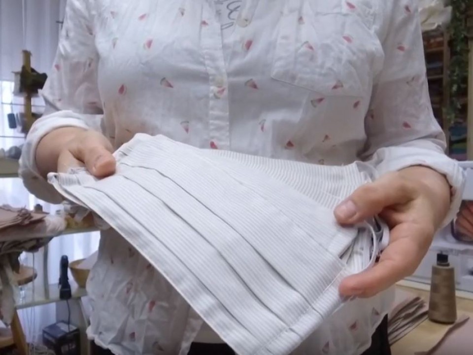Ingyen készít maszkokat a nyíregyházi kézműves – Eddig közel 3000 db készült el