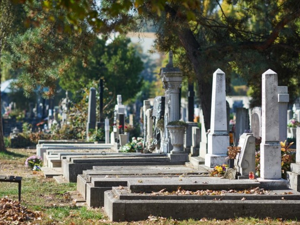 A temetők fejlesztései mindenszentekig befejeződnek - Lakossági igények alapján