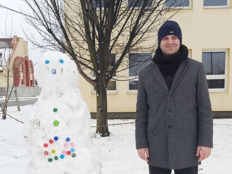 A nyíregyházi pedagógus egy hóemberrel szemléltette a tananyagot