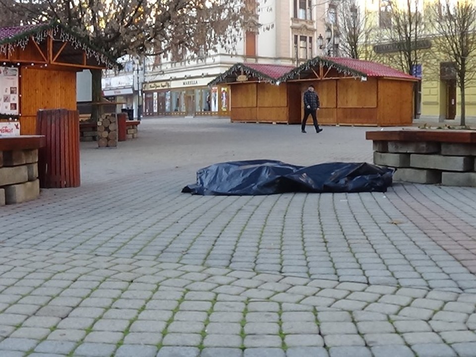 Meghalt egy nyíregyházi férfi a Kossuth téren