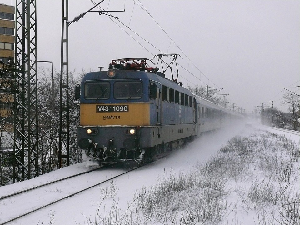 Hóhelyzet - Van, ahol 80 percet késnek a vonatok a havazás miatt