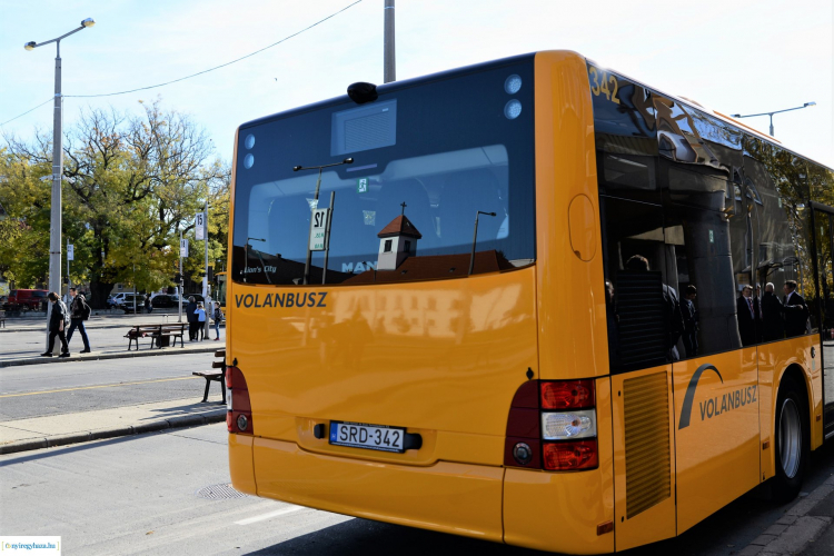 Új buszok fiatalítják a megyei flottát – Klimatizált járművek, USB-töltőpontokkal
