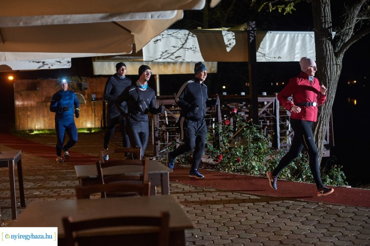 Elkészült a rekortán Sóstón  - Már tesztelték is a nyíregyházi futók