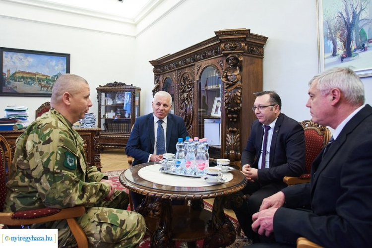 A Magyar Honvédség parancsnoka csütörtök délután Nyíregyházán egyeztetett az orosz-ukrán konfliktus kapcsán