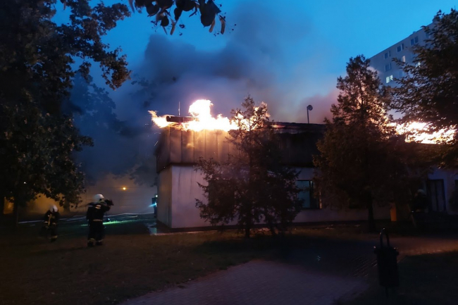 Óriási lángokban állt a nyíregyházi épület