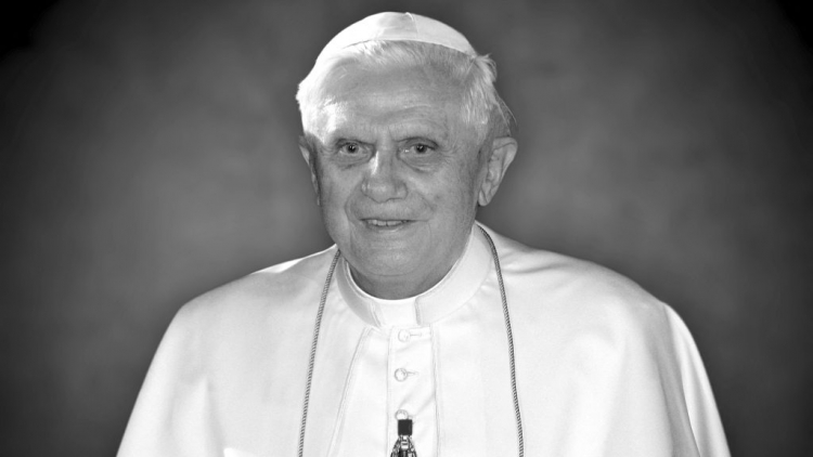 Gyászmise XVI. Benedek emeritus pápáért Nyíregyházán