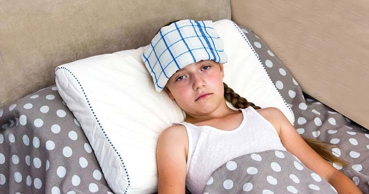 Napszúrás, hőkimerülés, hőguta – így védjük meg gyermekünket a kánikulában