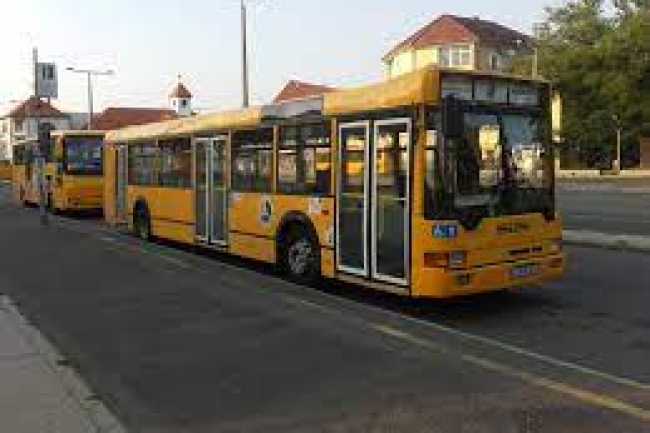 A hétfőre vezényelt autóbusz-vezetők 56 százaléka nem vette fel a munkát a SZAKSZ által szervezett sztrájk második napján 