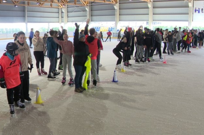 Jégtusa iskolásoknak - népszerű a korcsolyázás