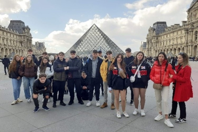 Párizsi élményekkel gazdagodtak az Eötvös Gyakorlóiskola diákjai