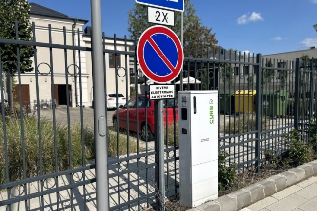 Már elektromos autótöltő-állomás is elérhető a Szindbád parkolójában!