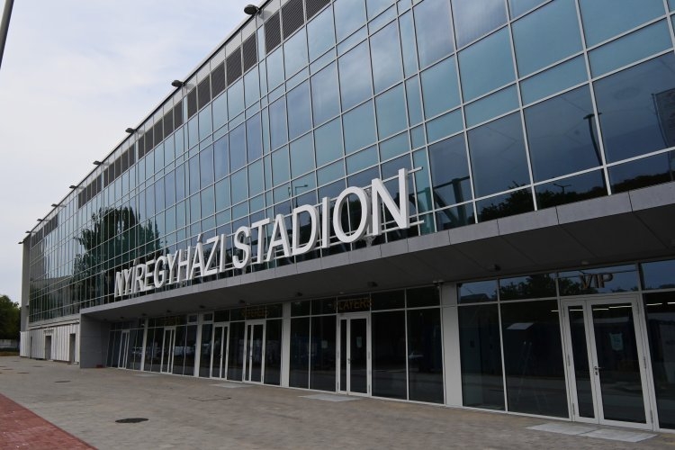 Zajlik az engedélyeztetési eljárás a stadionban