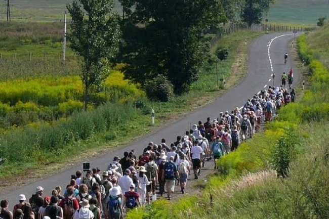 A héten mintegy négyszáz fős fiatal gyalogos zarándok érkezik vármegyénkbe