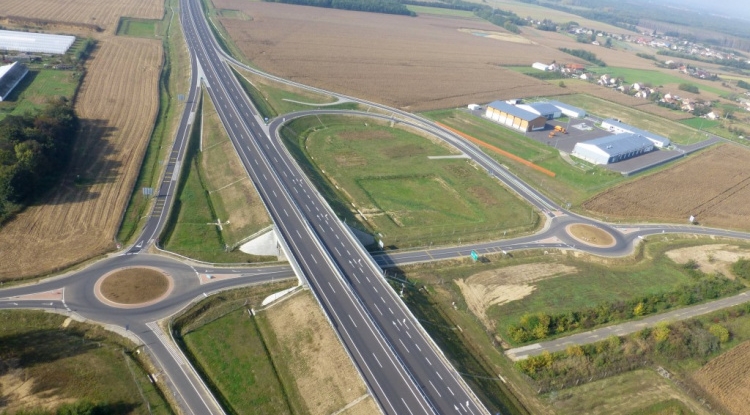 Több autópálya-matrica fogyott tavaly, mint a megelőző években