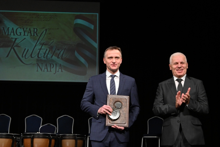 Tarczy Gyula, a Nyíregyházi Televízió és a Nyíregyházi Napló főszerkesztője Krúdy Gyula-díjban részesült