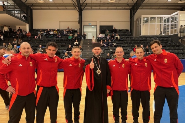 Papok, passzok, parádék - Remeklés a katolikus papok 17. futsal-Európa-bajnokságán