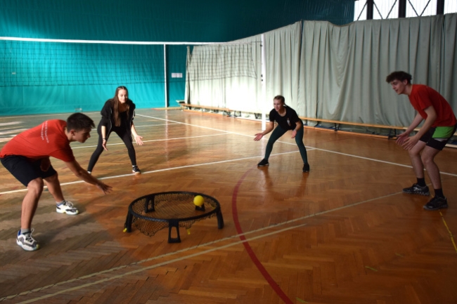 Új sportág a régióban elsőként: roundnet edzések indultak a Nyíregyházi Egyetemen