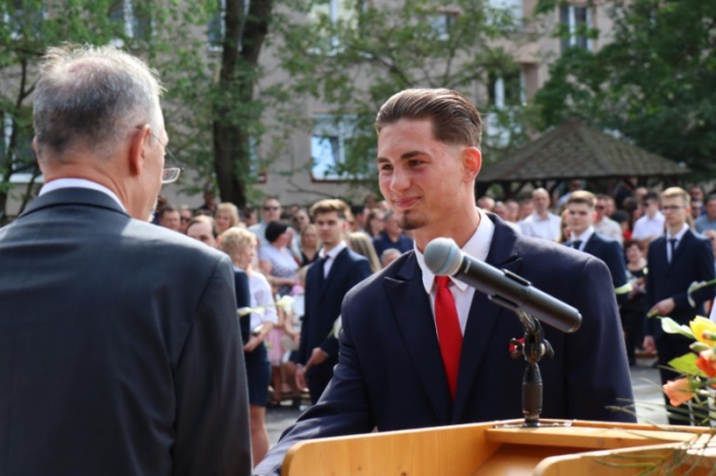 55 éve az oktatás szolgálatában – Ballagás és érettségi az Eötvös Gyakorlóiskolában