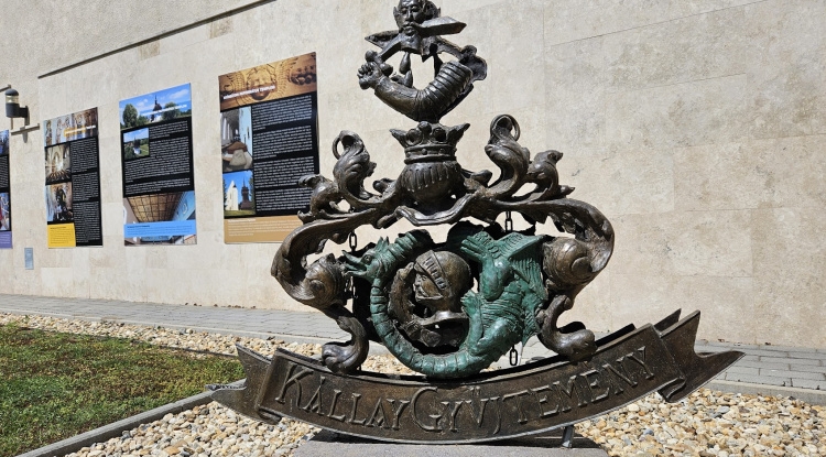 A győztesek ünnepelnek, a vesztesek emlékeznek – Új kiállítás a Kállayban