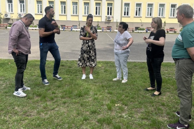 Valami készül - a Zayban egy fa ültetnek, így ünneplik meg, hogy 10 éves SZC
