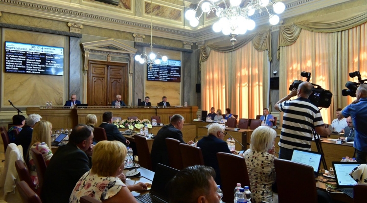 Közgyűlés – Elfogadták a város sportkoncepcióját, valamint díjakat és elismeréseket adtak át