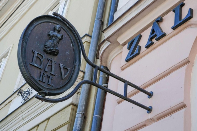 Amiról az utcák mesélnek... - Séták a Hősök terén 5.
