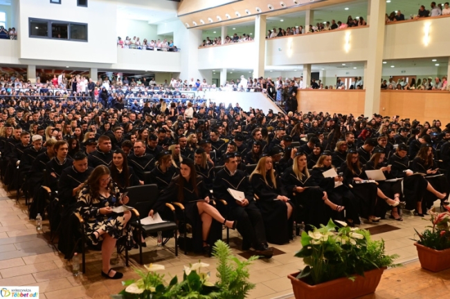 Diplomaosztó a Nyíregyházi Egyetemen – 570 hallgató személyesen vette át oklevelét
