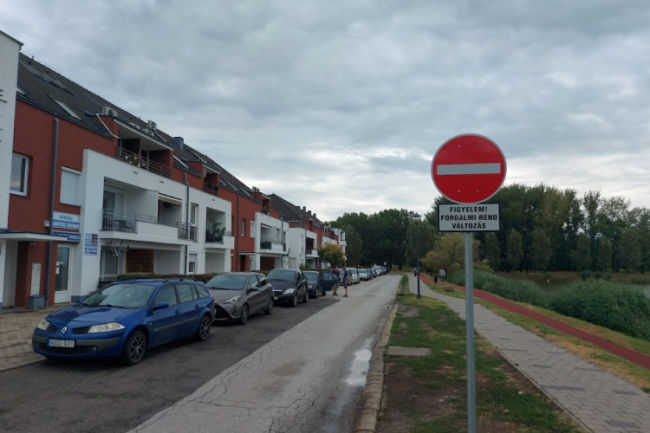 Zsákutca, egyirányúsítás - az itt élők kérésre változott meg a forgalmi rend