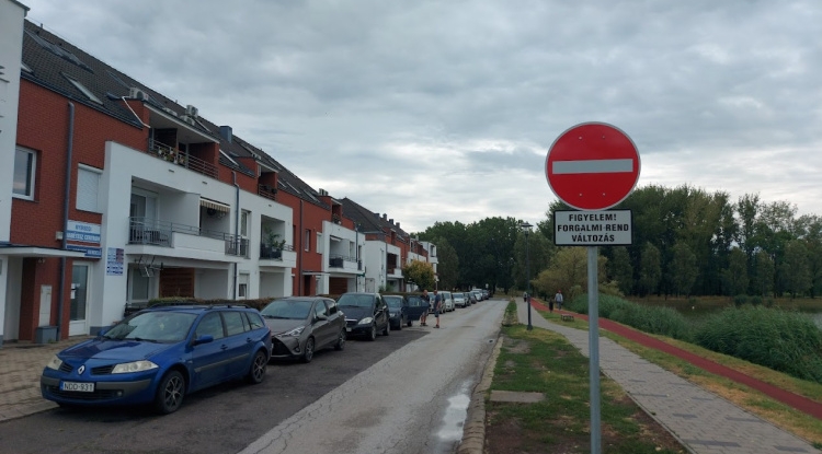 Zsákutca, egyirányúsítás - az itt élők kérésre változott meg a forgalmi rend