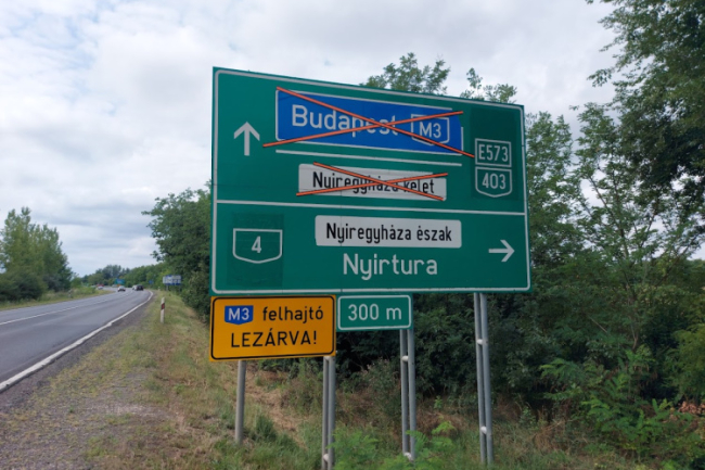 Autópálya-felhajtó zárva: figyelmeztetik a sofőröket