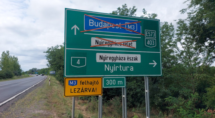 Autópálya-felhajtó zárva: figyelmeztetik a sofőröket