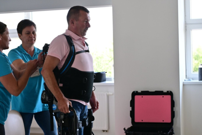 Exoskeleton, járógép és célzott fizioterápia – a világnapon mutatták be a rehabilitációs lehetőségeket