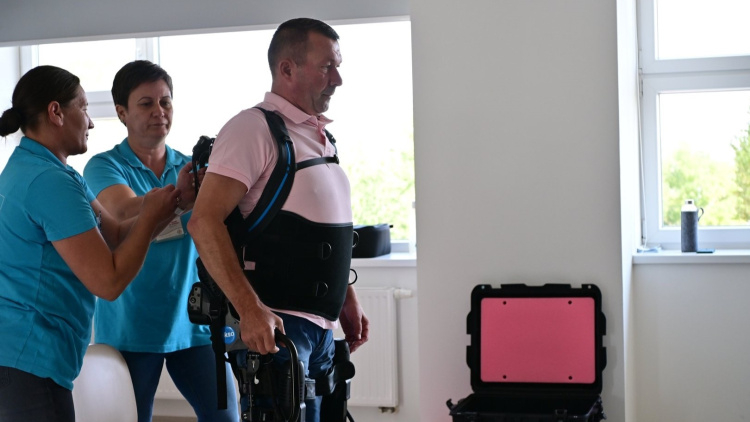 Exoskeleton, járógép és célzott fizioterápia – a világnapon mutatták be a rehabilitációs lehetőségeket