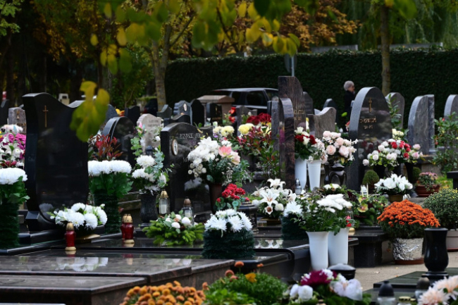 Mindenszentek – Már most is sokan mennek a temetőbe