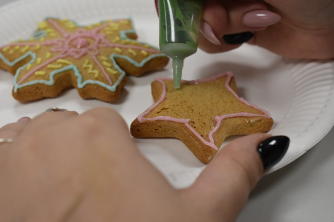 Mézeskalács-elefánt és háromszemű Mikulás – közös adventi hangolódás a Nyíregyházi Egyetemen