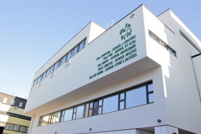 A Földtől a csillagokig – jótékonysági esttel segítenek a jövő tudósain