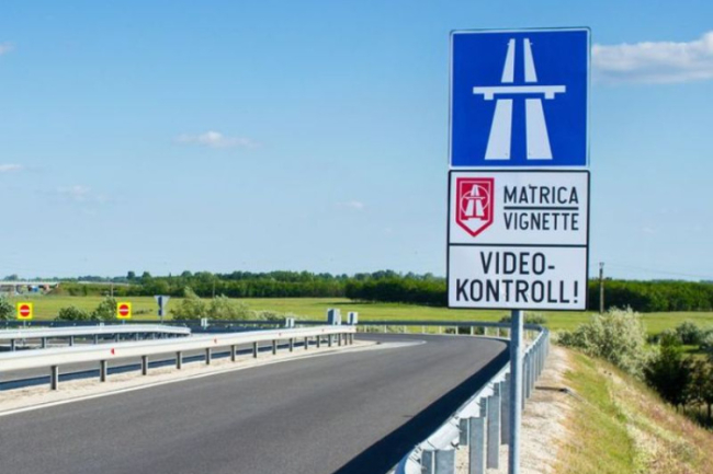 Közeleg a határidő: napokon belül lejárnak az éves autópálya-matricák