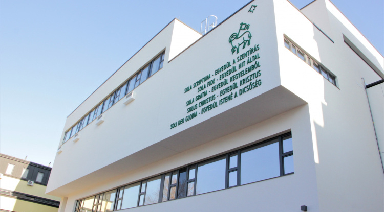 A Földtől a csillagokig – jótékonysági esttel segítenek a jövő tudósain