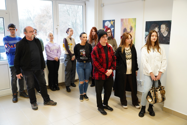 ZSENGÉK – Vizuális kultúra hallgatók első kiállítása látható az egyetemen