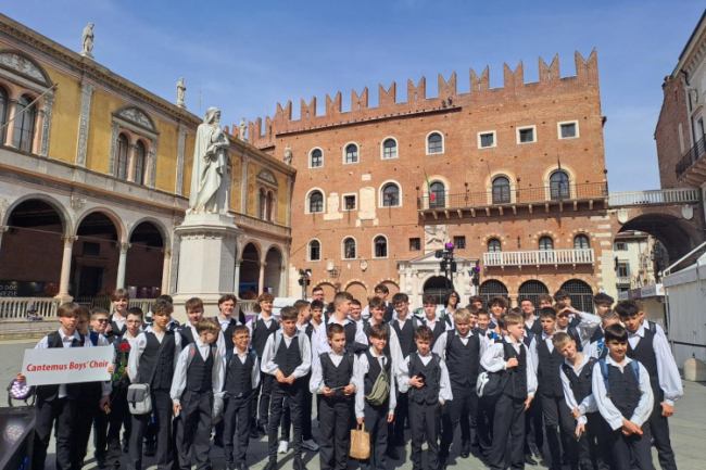 Aranydiploma Veronából – a Cantemus Fiúkórus sikeréről meséltek a Sziesztában