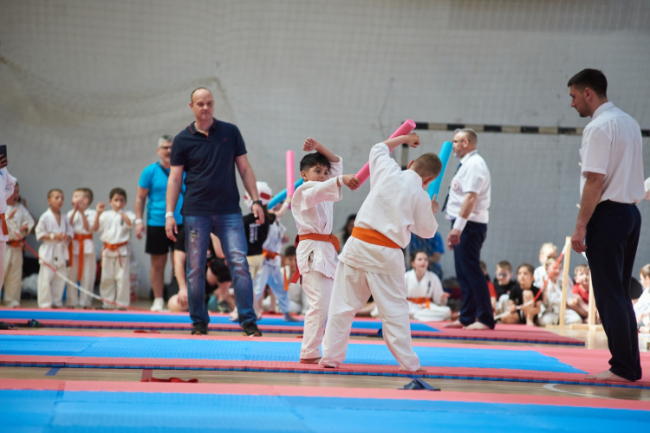 Karatékákkal telt meg a Bem Iskola tornaterme