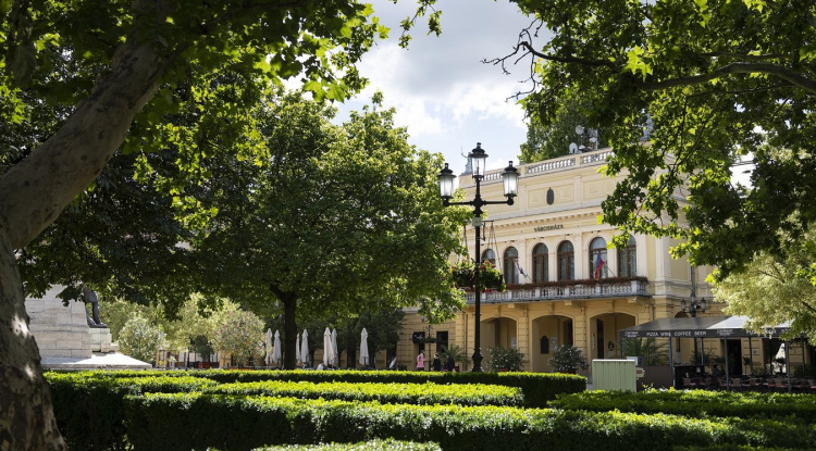 Koncertek, tematikus utcák és ifjúsági programok várják a fiatalokat – ez derült ki a Helló Nyíregyházáról!