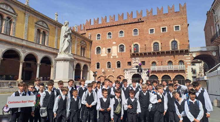 Aranydiploma Veronából – a Cantemus Fiúkórus sikeréről meséltek a Sziesztában