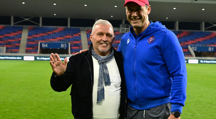 Bódog Tamás maradt a Szpari vezetőedzője!