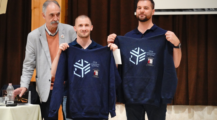 Helikopterből a Tiszába, majd az űrbe – kutatóűrhajósok inspirálták a nyíregyházi diákokat