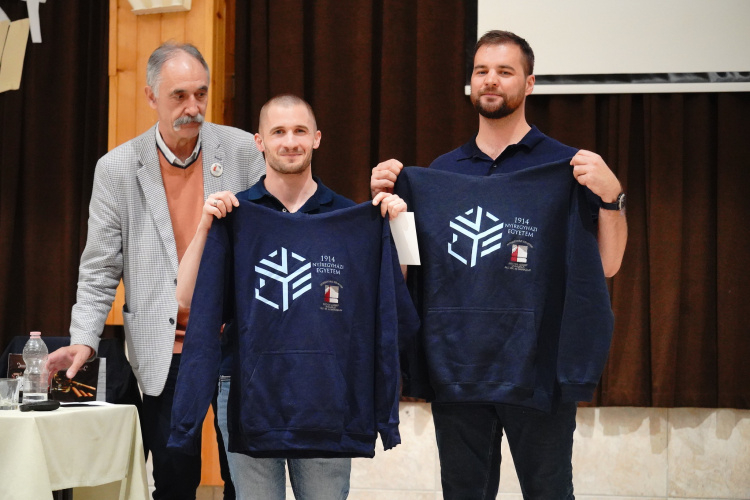 Helikopterből a Tiszába, majd az űrbe – kutatóűrhajósok inspirálták a nyíregyházi diákokat