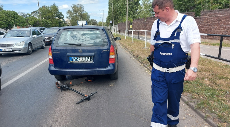 11 éves kislányt vittek a kórházba a rolleres baleset után