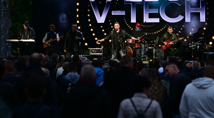 Hangulat V-Tech módra, együtt nosztalgiázott a Kossuth tér