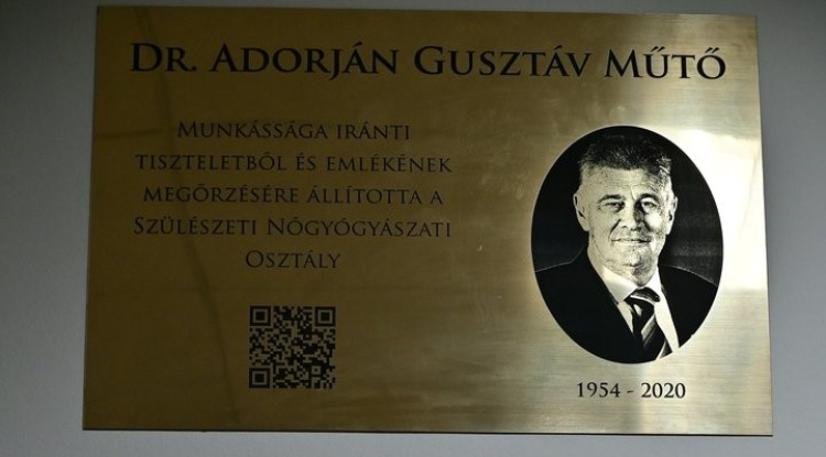 Műtőt neveztek el a korábbi főigazgatóról - Így tiszteleg Dr. Adorján Gusztáv előtt a kórház